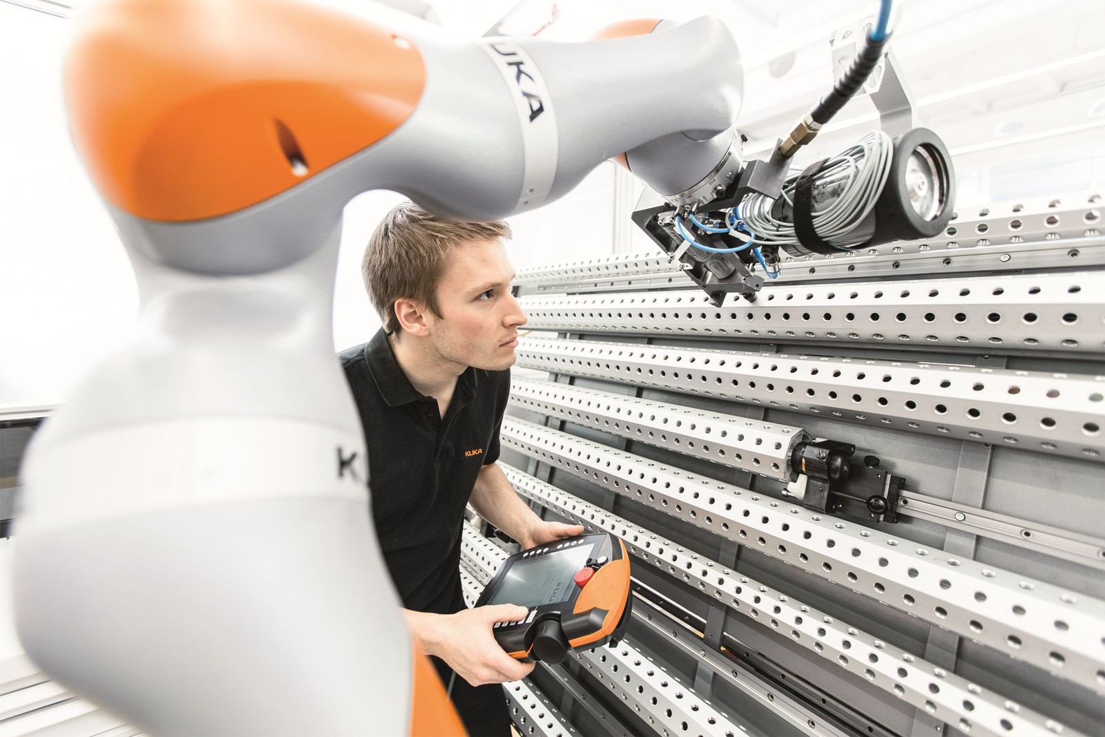 Nach Kuka werdenBearbeitungsprozesse zukünftig auch im Rohrbereich verstärkt von Robotern ausgeführt.