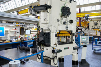 Im Herbst hat Bruderer in Dortmund eine neue Montagehalle eingeweiht. Hier sollen jährlich bis zu 40 Maschinen erneuert werden.