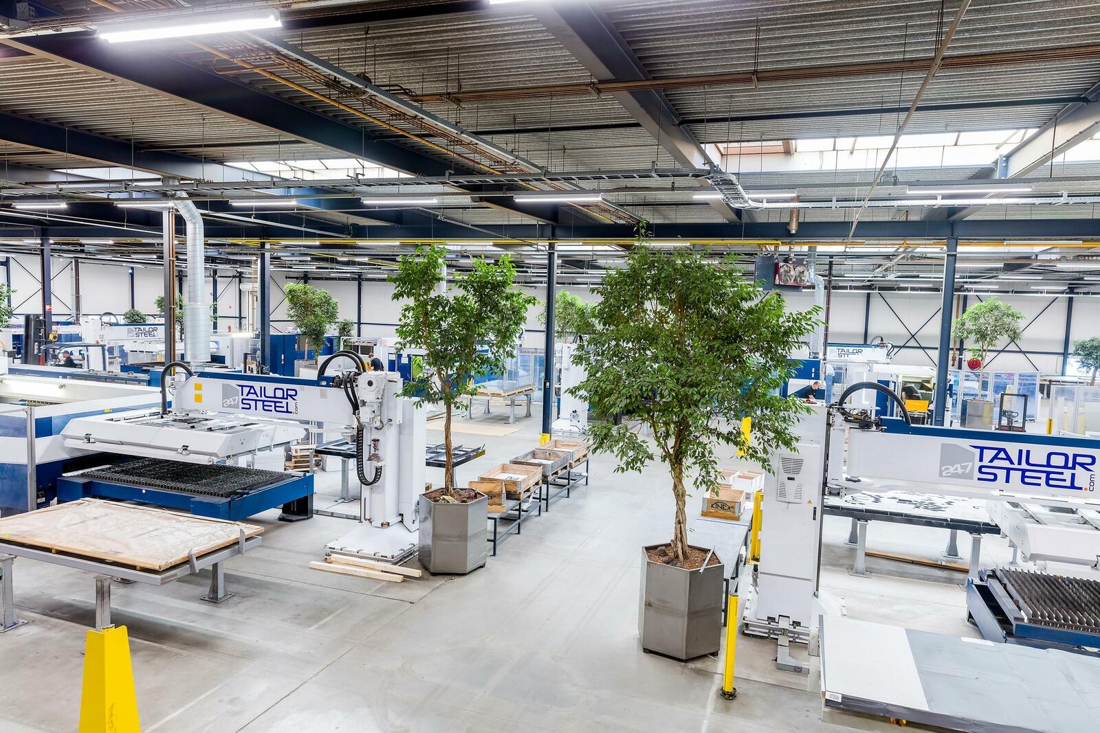 Die smarte Fabrik von 247 Tailor Steel in den Niederlanden. Auch in Deutschland hat das Unternehmen nun drei Standorte und ermöglicht die digitale Bestellung von Blechbauteilen, schnell und mit hoher Liefertreue.