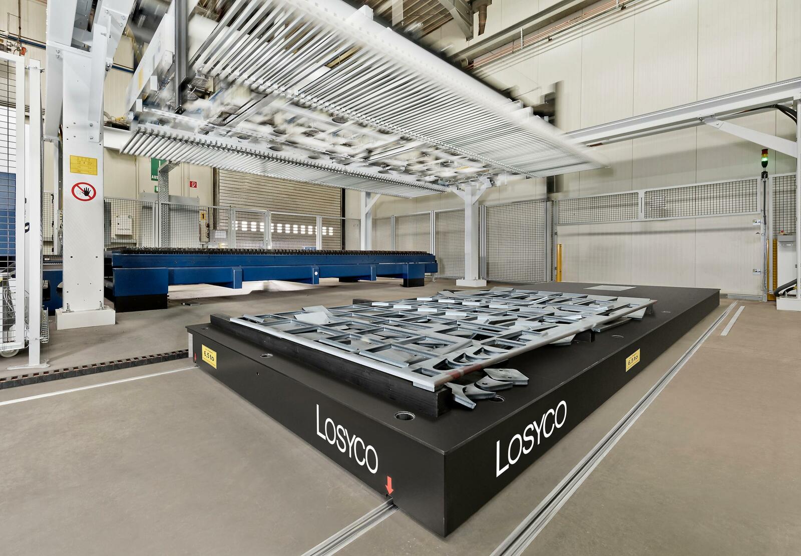 Losyco bietet kundenindividuelle Beschickungslösungen für das hauptzeitparallele Rüsten von Präzisionsmaschinen im Schwerlastbereich.