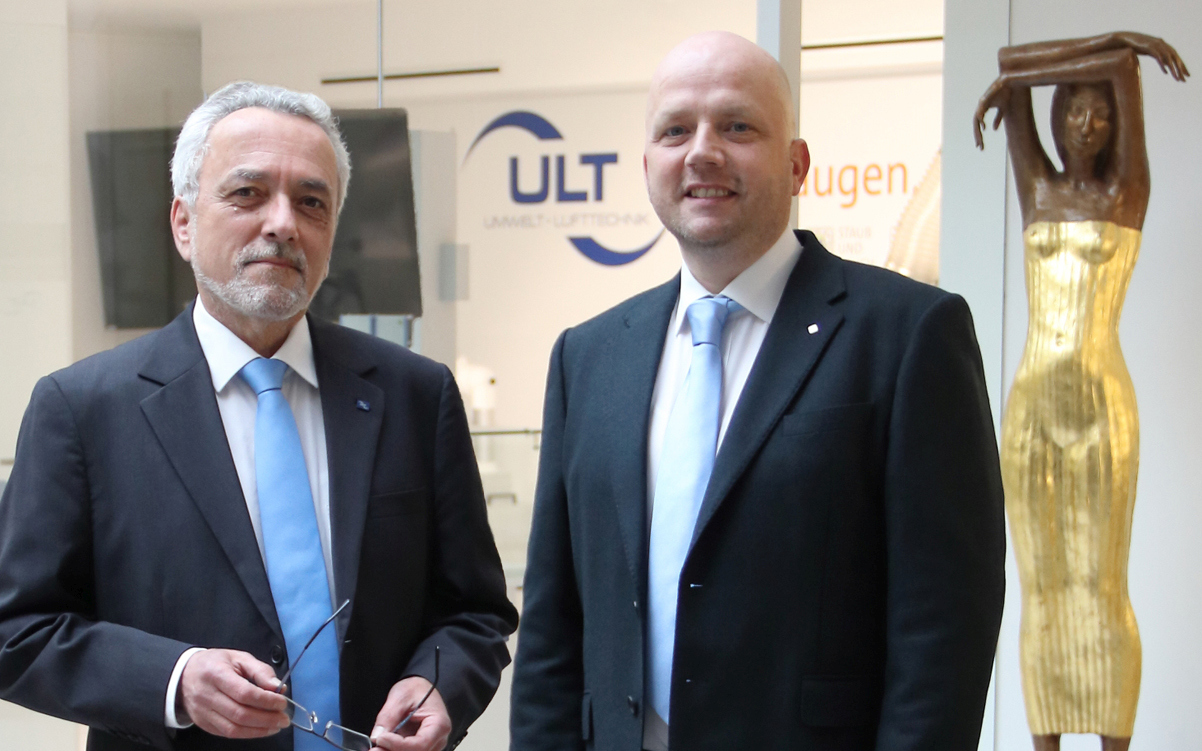 Die ULT AG ist ein internationaler Anbieter von Absaug- und Filtergeräten zur Luftreinhaltung sowie Anlagen zur Prozesslufttrocknung. Die Vertriebsleitung übernimmt ab sofort Marko Höher (rechts).