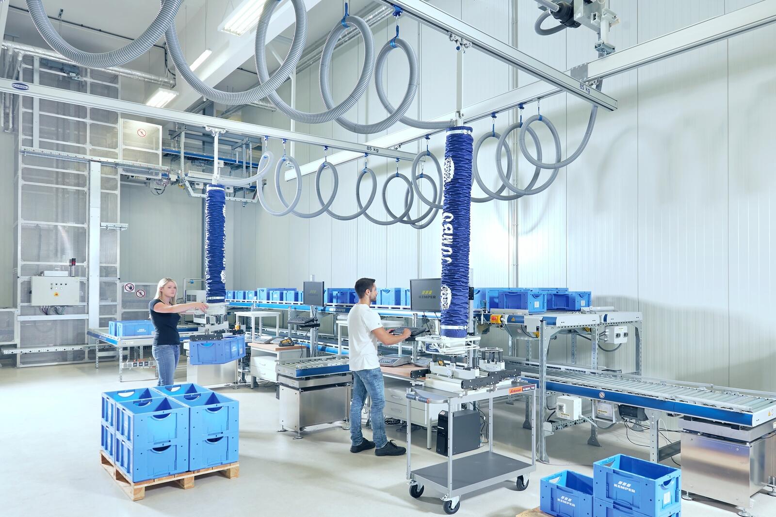Schmalz bietet mit den Hängekrananlagen flexible Handhabungslösungen für große Arbeitsbereiche und Lasten bis 1.200 kg.