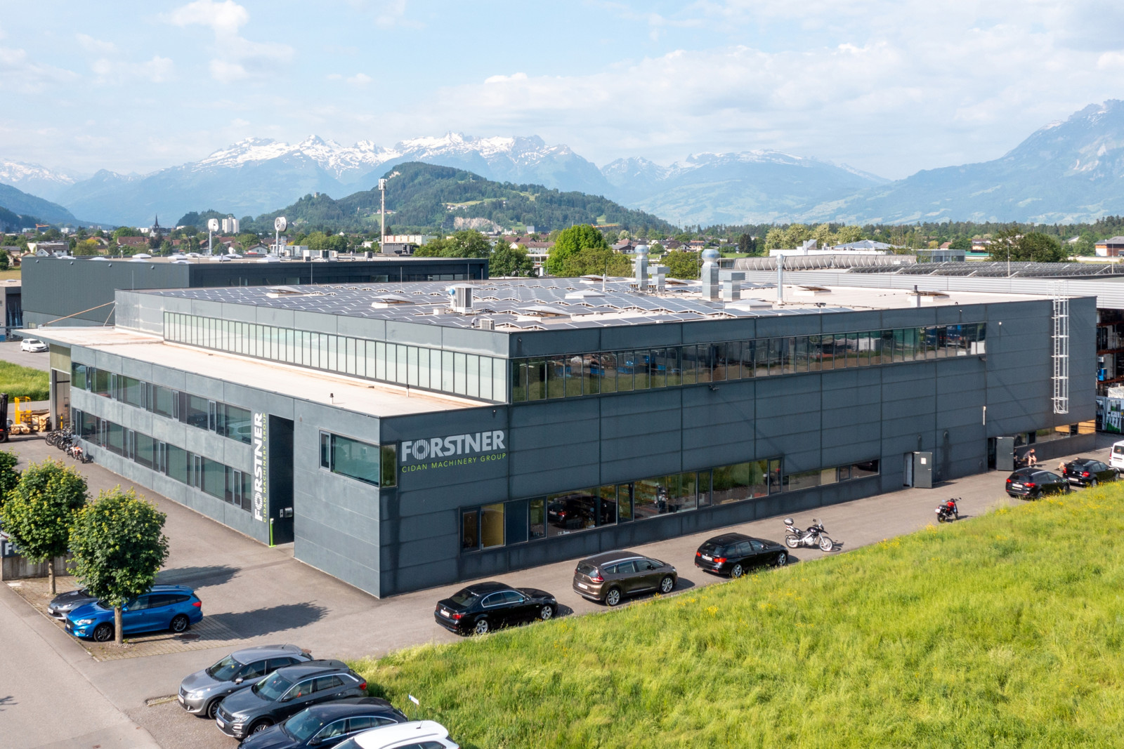 Das Forstner-Firmengebäude befindet sich in Feldkirch, der zweitgrößten Stadt im österreichischen Bundesland Voralberg – wenige Kilometer vom Bodensee entfernt.