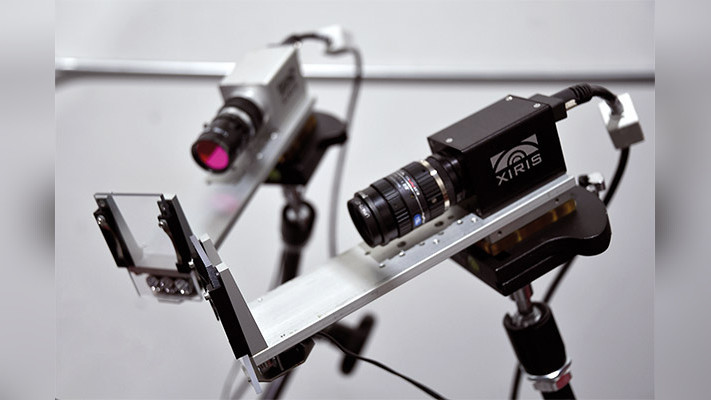 Die Xiris-Kameras von Polytec dienen zur Schweißüberwachung. Sie erlauben klare Sicht auf den hellen Schweißlichtbogen und bilden gleichzeitig dunklere Hintergrundbereiche wie Schweißbad und -naht einwandfrei ab.
