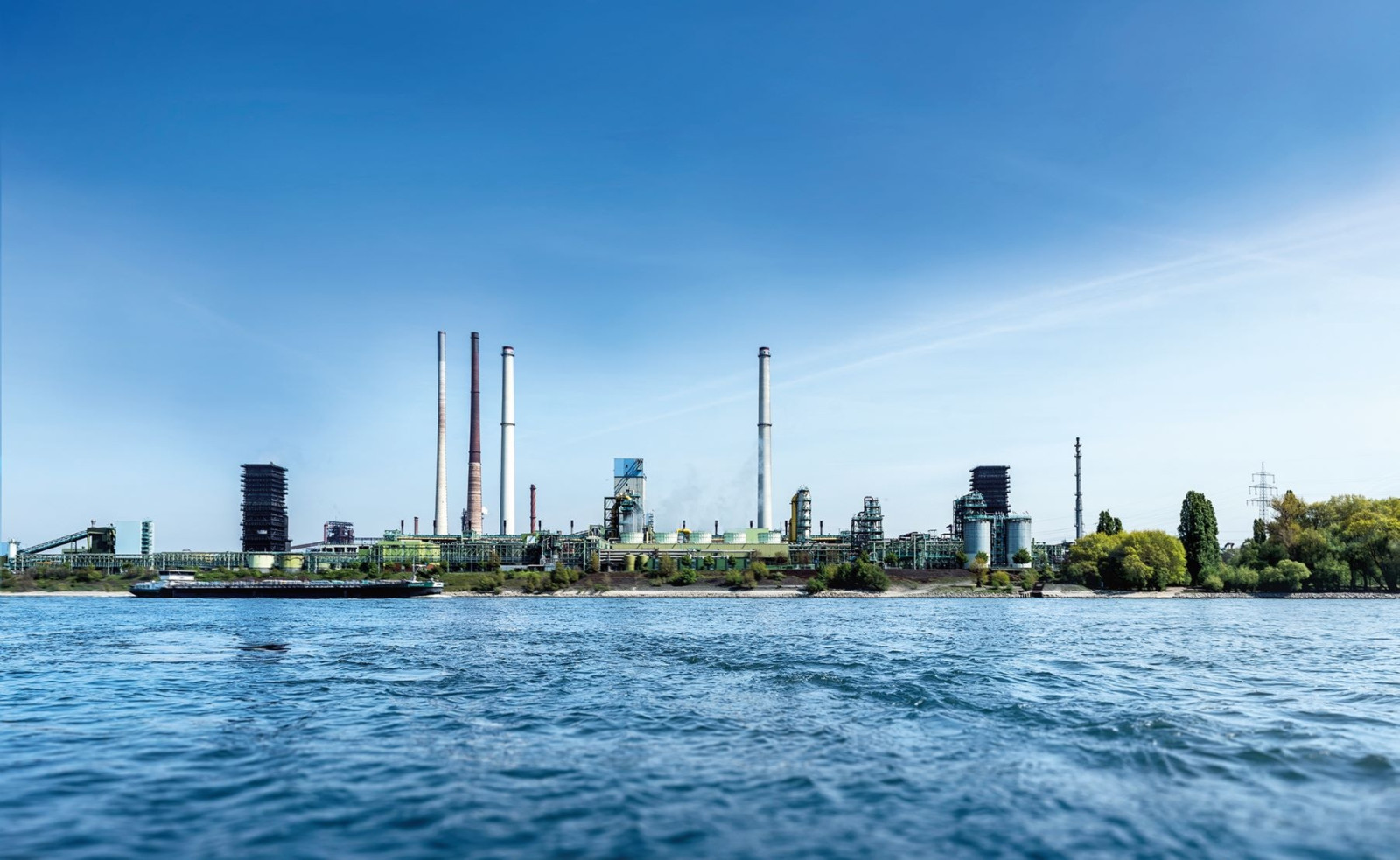 Der Vorstand der Thyssenkrupp AG gibt Eigenmittel zum Bau der größten deutschen Direktreduktionsanlage für CO