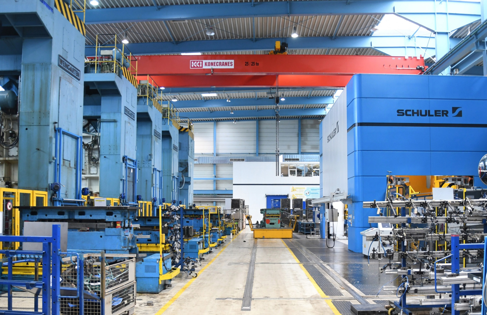 Für die Produktion von Zieh-, Press- und Stanzteilen stehen WMU Pressen mit Kräften bis 2.000 t und Tischgrößen bis 2,5 x 7,3 m zur Verfügung.
