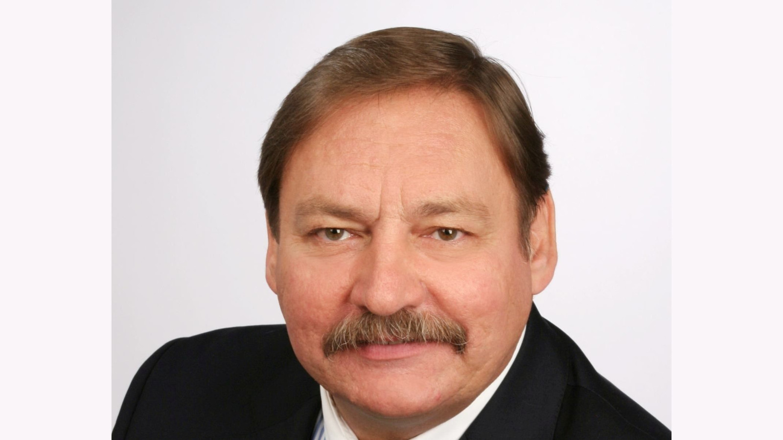 Roland Franz ist Steuerberater und Geschäftsführender Gesellschafter der Steuerberatungs- und Rechtsanwaltskanzlei Roland Franz & Partner in Düsseldorf, Essen, Velbert.