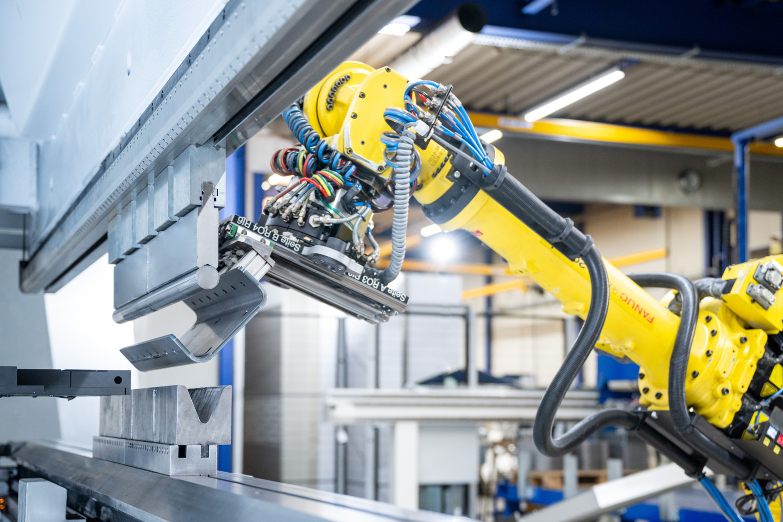 Die Kuipers Technologies GmbH setzt seit mehr als 15 Jahren beim Handling von Blechteilen auf Roboter und optimiert den Automatisierungsgrad gemeinsam mit SMC stetig weiter.