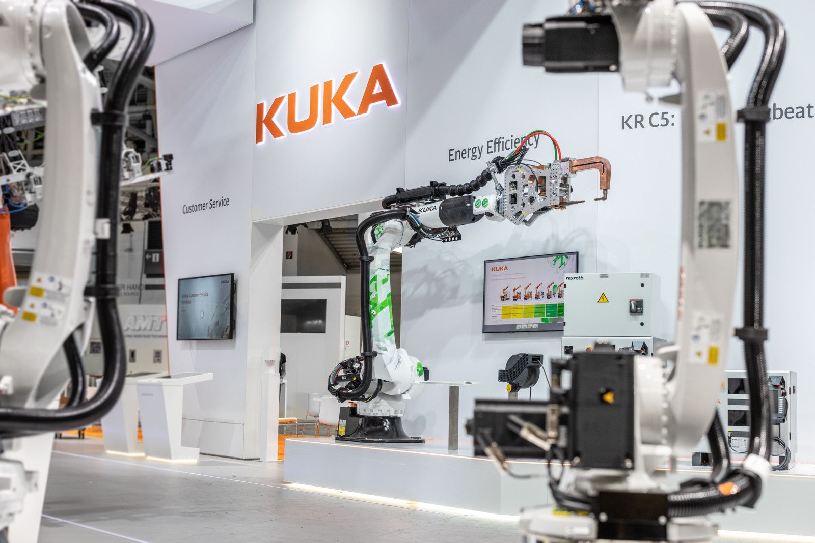 Kuka will auf der Automatica 2023 ein Gefühl dafür geben, wie die Zusammenarbeit und Automatisierung mit Robotern in Zukunft aussehen könnte.